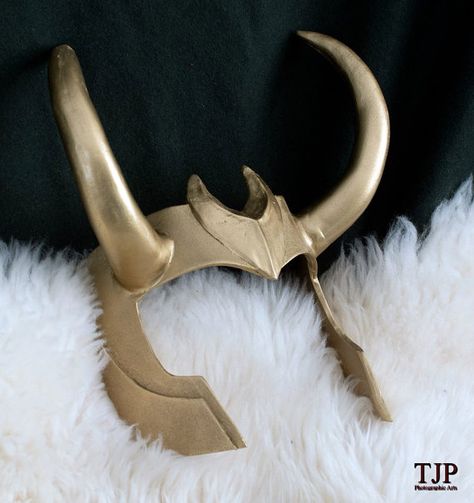 Agent of Asgard Loki Helm Loki Cosplay Tutorial, Agent Of Asgard Loki, Marvel Wishlist, Loki Horns, Loki Outfit, Loki Dress, Agent Of Asgard, Geek Products, Loki Helmet