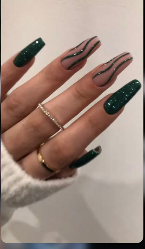 Green Nails New Year, Dark Green Nails Elegant, Emerald Green Nail Designs Coffin, Emerald Green Prom Nails Coffin, Emerald Green Acrylic Nails Sparkle, Emerald Green Nails Homecoming, Black And Army Green Nails, Hunter Green And Silver Nails, Emerald Green Coffin Acrylic Nails