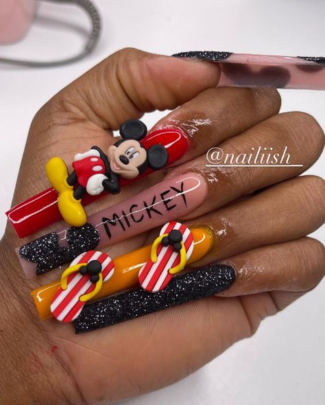 Disney Nails Mickey And Minnie, Nail Designs Mickey Mouse, Mickey Mouse Acrylic Nails, Mouse Nail Design, Minnie Mouse Nail Designs, Nails Mickey Mouse, Mickey Mouse Nail Design, Minnie Mouse Nail Art, Mouse Nail Art