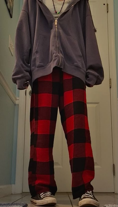 Red And Black Pants Pijama, Red Plaid Pants Outfit Christmas, Flannel Pants Aesthetic, Red Plaid Pajama Pants Outfit, Red And Black Plaid Pants, Red Flannel Pants Outfit, How To Style Pajama Pants For School, Plaid Christmas Pants Outfit, Red Pajama Pants Outfit