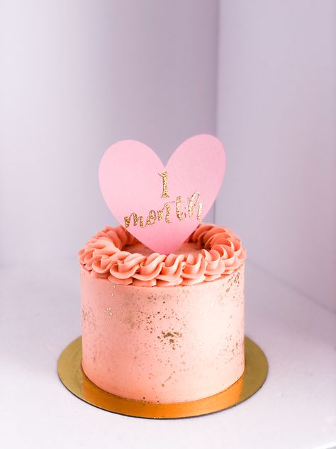 1 month baby girl birthday cake Monthly Cakes For Baby Girl, One Month Cake Baby Girl, 1 Month Cake Baby Girl, Cakes Baby Girl, Month Cake, Three Month Baby, Baby Cake Design, Girl Birthday Cake, Cake Purple