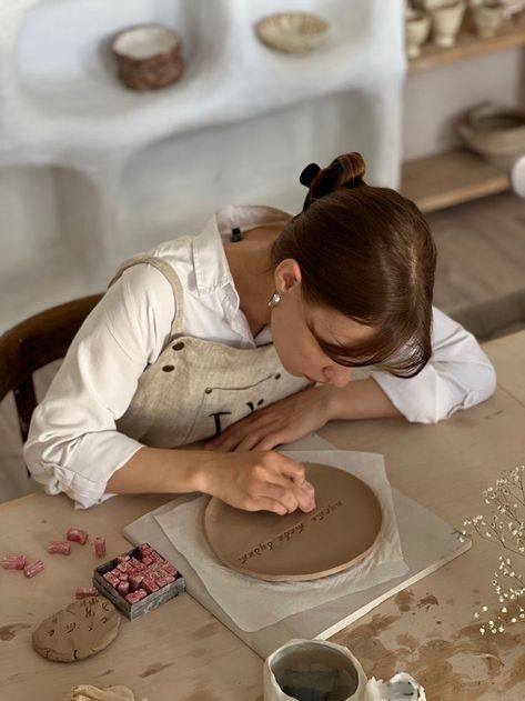 Pottery Workshop Aesthetic, Making Ceramics Aesthetic, Pottery Making Aesthetic, Ceramic Pottery Aesthetic, Clay Pottery Aesthetic, Pottery Class Aesthetic, Workshop Pottery, Pottery Studio Aesthetic, Workshop Aesthetic