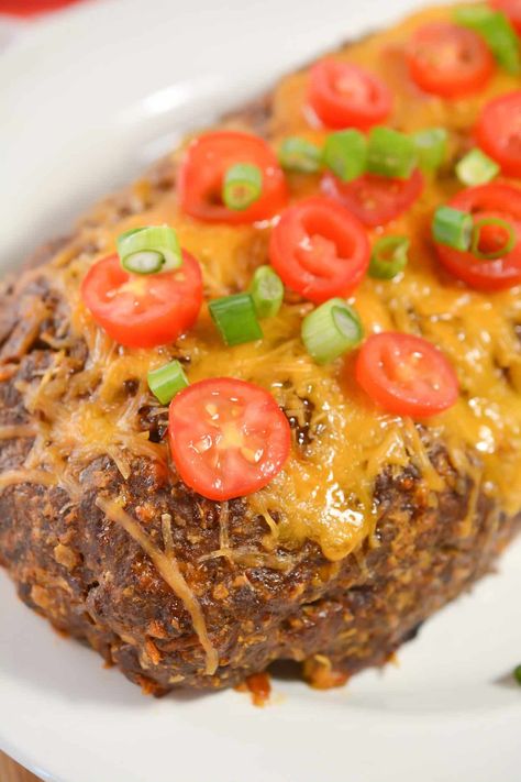 Taco Meatloaf, Mexican Meatloaf, Keto Meatloaf, How To Make Meatloaf, Meatloaf Ingredients, Classic Meatloaf Recipe, Classic Meatloaf, Easy Meatloaf, Meatloaf Recipe