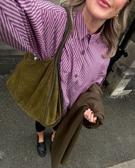 AMY | A very lovely start to September… strolls around Hawkshead 🥀🌿 Shirt & loafers @sessun *pr Trench @sezane *pr Bag @asos | Instagram Autumn Stroll Outfit, 2 Bags Outfit, Fall Fashion Outfits Casual, Bag Outfit, Purple Bag, Mode Inspo, Work Bag, Inspired Outfits, Autumn Outfit