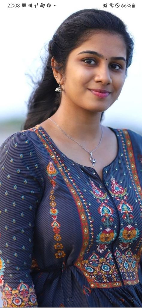 Hema Actress, Tamil Actress Images, Actress Images, Beautiful Dresses Short, Beautiful Smile Women, Beauty Women, Long Hair, Desi