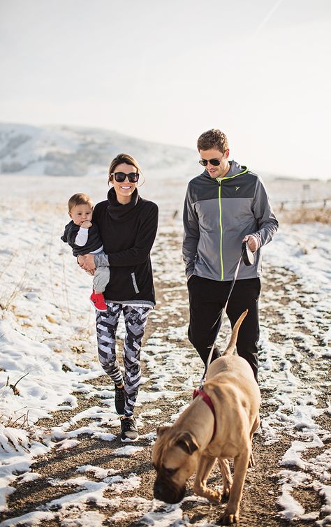 old navy active wear hello fahsion Active Family, Winter Activewear, Basket Noir, Hello Fashion, Winter Walk, Family Fashion, Black Fleece, Fashion Couple, Family Goals