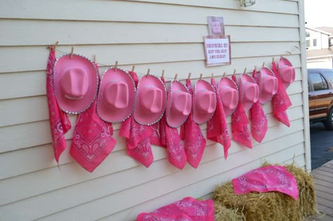 Pink hats and bandannas at a cowgirl birthday party! See more party planning ideas at CatchMyParty.com! Cowgirl Birthday Party Ideas, 4de Verjaardag, Rodeo Birthday Parties, Sheriff Callie, Western Birthday Party, Rodeo Party, Horse Birthday Parties, Country Birthday, Pink Hats