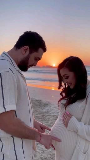 Maternity Shoot Reels, Maternity Reels, Cute Pregnant Couples, Pregnant Couple Video, Maternity Video Shoot, Pregnant Videos, Pregnancy Announcement Video, Beach Maternity Pictures, Pregnancy Announcement Photoshoot