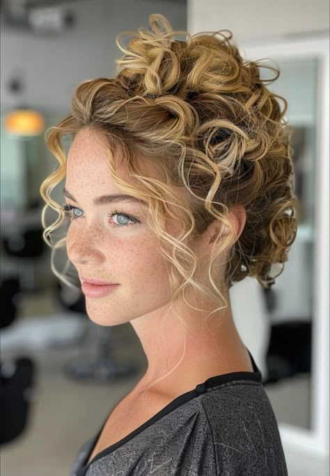 Curly Bridal Hair, Curly Hair Up, Curled Updo, Updos For Long Hair, Up Dos For Prom, Curly Wedding Hair, Curly Updo, Curly Hair Updo, Glamorous Hair