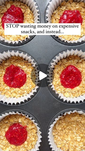 Looseweight on Instagram: "RECIPE BELOW 👇🏽 ⁣
❤️ RASPBERRY OAT CUPS ❤️⁣
⁣
Another SENSATIONAL no bake, easy and healthy recipe for you. They make an excellent on-the-go breakfast or snack. ⁣
⁣
Plus it’s packed with fibre, vegan and you only need 6 ingredients!⁣
⁣
Enjoy!⁣
⁣
DB x⁣
⁣
INGREDIENTS⁣
⁣
▪️2 cup oats⁣
▪️1 ripe banana, mashed⁣
▪️1/4 cup maple syrup⁣
▪️1/2 cup peanut butter ⁣
▪️1/4 cup raspberry chia jam (or any jam)⁣
▪️150g of chocolate, melted ⁣
⁣
METHOD ⁣
⁣
▪️In a bowl together the first 4 ingredients.⁣
▪️Pour about a tbsp of the mixture into a cupcake liner. Press down firmly, and make a little well in the middle⁣
▪️To make the raspberry chia jam mix together 1 and 1/2 cup raspberries (fresh or frozen) with 1 tbsp chia seeds. ⁣
▪️Pour about a tbsp of of the raspberry chia jam in Melt Method, Chia Jam, Banana Cupcakes, Baked Banana, Cupcake Liners, Ripe Banana, 4 Ingredients, Chia, Cupcake Recipes