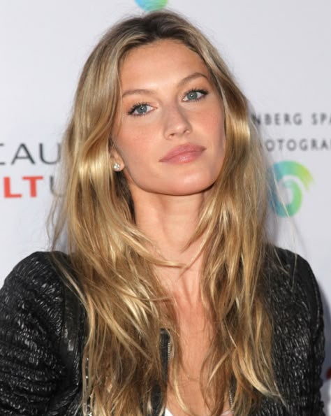 (45) Gisele Bundchen on Tumblr Soft Autumn Hair, Gisele Hair, Gisele Bundchen Hair, Giselle Bündchen, Gisele Bundchen Body, Estate Soft, Rachel Green Hair, Blonde Actresses, Gisele B