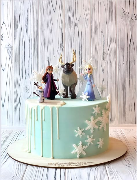 Frozen Cake With Figurines, Frozen Cake Ideas Easy, Easy Frozen Theme Cake, Frozen Inspired Cake, Simple Frozen Birthday Party, Simple Frozen Birthday Cake, Simple Frozen Theme Cake, Frozen Cake Ideas, Elsa Cake