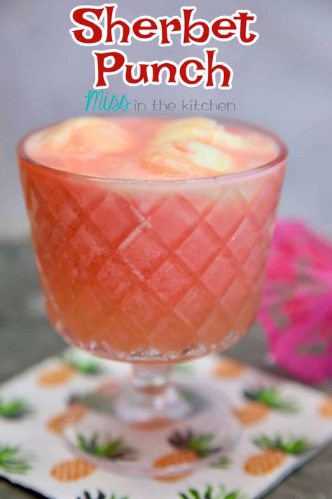 Sherbet Punch is a classic party punch for any occasion. Easy to make with or without alcohol for a quick and easy punch that everyone will love. Kid Friendly Punch, Wedding Punch Recipes, Party Punch Alcohol, Best Punch Recipe, Wedding Punch, Sherbet Punch Recipes, Cocktails Made With Vodka, Fruit Punch Recipe, Easy Party Punch