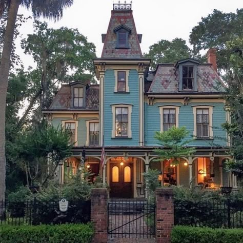 Edwardian Mansion, Edwardian Homes, Second Empire House, Weary Traveler, Empire House, Victorian Style House, Victorian Style Homes, Amber Light, Gainesville Florida