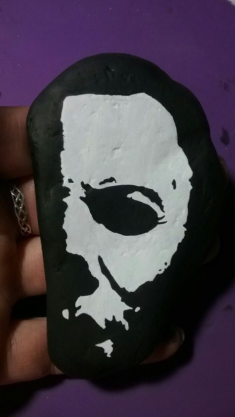 Creepy Rock Painting, Horror Rock Painting, Uncomfortable Art, Outlet Covers Painting, Halloween Magnets, Kindness Rocks Project, Scary Eyes, Fairy Tattoo Designs, Halloween Rocks