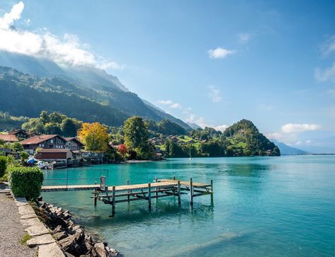 15 Best Things to Do in Interlaken (Switzerland) - The Crazy Tourist Switzerland Interlaken, Best Seller Books, Things To Do In Switzerland, Lake Brienz, Switzerland Summer, Lake Thun, Interlaken Switzerland, Backpacking Europe, Interlaken