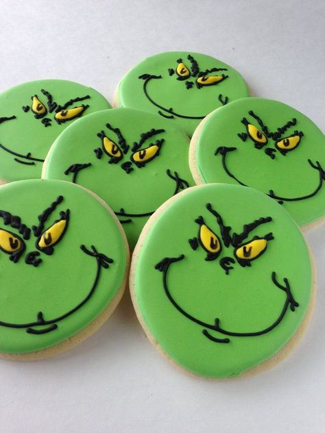 Grinch Sugar Cookies, Christmas Sugar Cookies Decorated, Grinch Cookies, Baking Techniques, Cute Christmas Cookies, Cookies From Scratch, Cutout Cookies, Grinch Party, Decorating Cookies