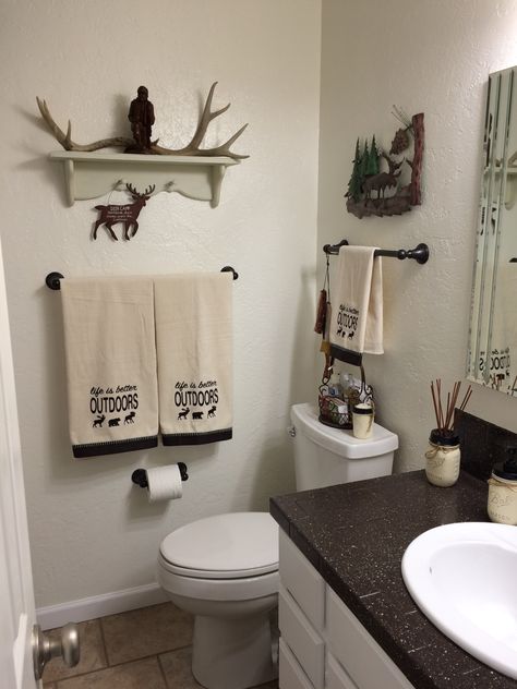 Camo Bathroom Ideas, Hunting Themed Bedroom, Camo Bathroom, Guys Apartment, Garage Bathroom, Western Bedroom, Chic Bathroom, Chic Bathrooms, Bathroom Redo