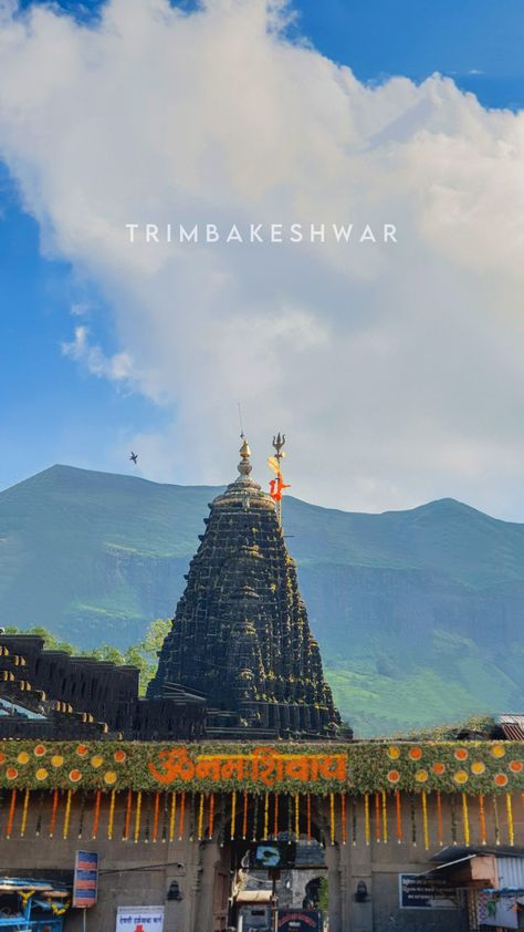 Trimbakeshwar mahadev Trimbakeshwar Temple Aesthetic, Trimbakeshwar Jyotirling, Trimbakeshwar Temple, Varanasi Photography Beautiful, Mind And Heart Quotes, Shiv Temple, Mere Mahadev, Bus Skin Design, Temple Photography