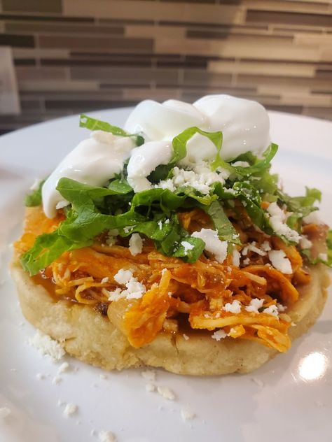 Homemade Sopes, Sopes Mexican, Chicken Tinga, Mexican Night, Latin Recipes, Corn Flour, Latin Food, How To Make Homemade, Tortillas