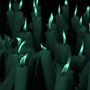 candles / green/ slytherin / aestetic / green candles Dark Green Academia, Dark Academia Aesthetic Wallpaper, Green Academia, Dark Green Wallpaper, Slytherin Pride, Images Harry Potter, Dark Green Aesthetic, Hogwarts Aesthetic, Slytherin Aesthetic