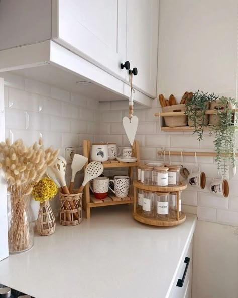 Kitchen Decor Collections, Kitchen Countertop Decor, Kitchen Decor Inspiration, Modern Cupboard Design, Countertop Decor, Kitchen Decor Apartment, Small Kitchen Decor, Kitchen Counter Decor, Counter Decor