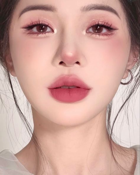 Asian Wedding Makeup Korean Style, Korean Wedding Makeup Look, Korea Makeup Look, Wedding Makeup Korean, Make Up Korea, Korean Wedding Makeup, Makeup Ala Korea, Makeup Asia, Makeup Layout