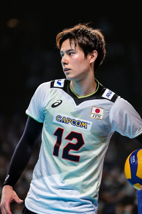 Volleyball Photography, Japan Volleyball Team, Volleyball Skills, Mens Volleyball, Volleyball Tshirts, Volleyball Pictures, Run 3, Volleyball Outfits, Volleyball Team