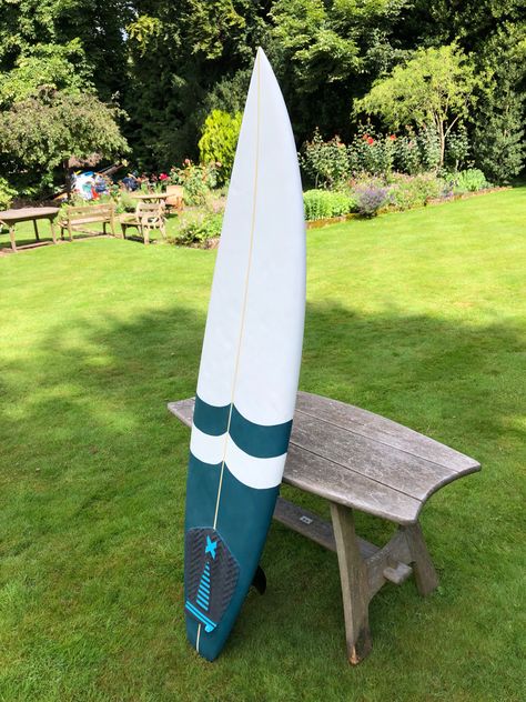 Painted Surfboard Ideas, Painted Surfboard, Board Paint, Surf Girl, Board Designs, Surfboard Design, Spray Paints, Board Art, Surf Board