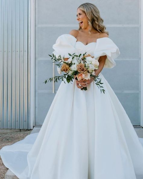 Wedding Dress Puffy Sleeves, Poofy Wedding Dress, Church Wedding Dress, Puffy Wedding Dresses, Big Wedding Dresses, Fancy Wedding Dresses, Silk Wedding Dress, Dream Wedding Ideas Dresses, Classic Wedding Dress