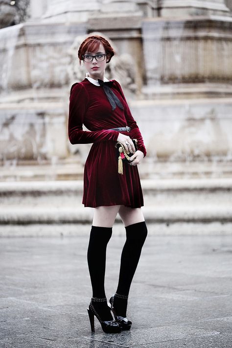 Louise Ebel, Boulevardier, Velvet Dress Short, Wine Red Dress, Geek Girls, Party Looks, Velvet Dress, Fashion Inspiration, Red Dress