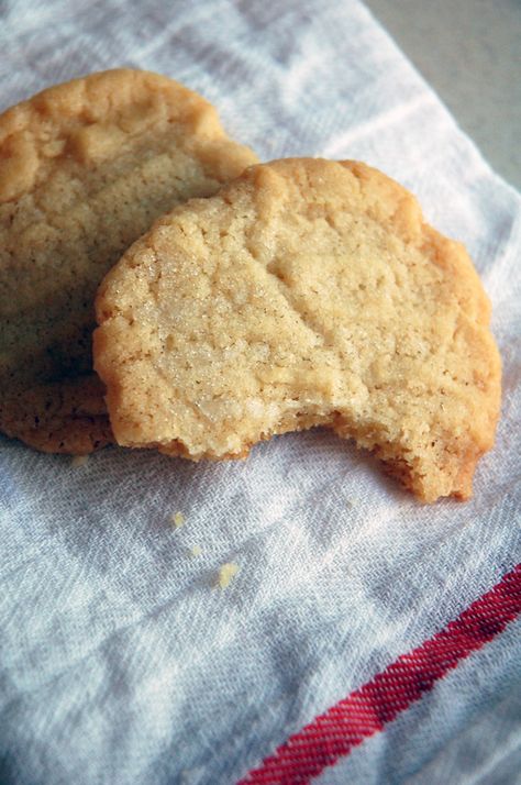 mayonnaise cookies - how's that for something different karen! :) Every try that kind of cookie? There is a link to the Hellmann's website too with another mayo cookie recipe. Mayonnaise Cookies, Mayonnaise Cookies Recipe, Mayo Cookies, Unique Recipes Desserts, Cake Mix Desserts, Simple Sugar, Boozy Desserts, Sandwich Ingredients, Make Ahead Desserts