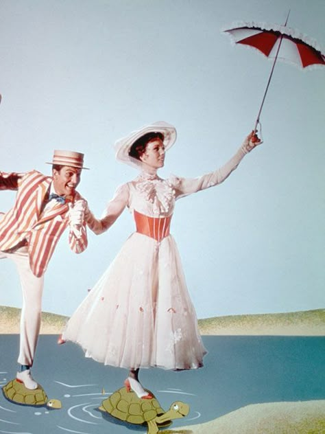 Julie Andrews Mary Poppins, 1964 Mary Poppins Disfraz, Mary Poppins Kostüm, Julie Andrews Mary Poppins, Mary Poppins Jolly Holiday, Mary Poppins Movie, Foto Muro Collage, Mary Poppins 1964, Mary Poppins Costume, Julie Andrews