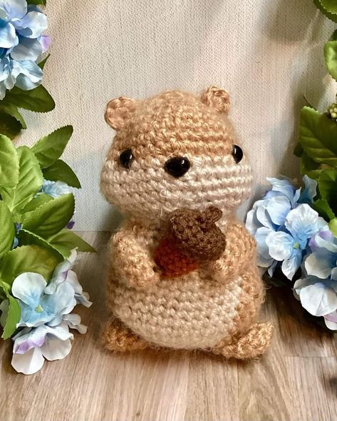 Crochet Gopher Pattern, Crochet Squirrel, Crochet Chipmunk, Squirrel Crochet Pattern Free, Crocheted Squirrel, Crochet Amigurumi Squirrel, Crochet Brown Plushie, Autumn Crochet Plushies, Beginner Crochet Projects