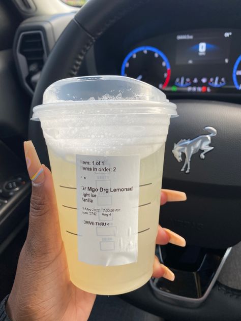 Starbucks Lemonade Drinks, Lemonade Refresher Starbucks, Starbucks Lemonade, Mango Dragonfruit Lemonade, Vanilla Lemonade, Dragonfruit Lemonade, Refresher Starbucks, Lemonade Refresher, Team Belly