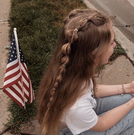 Veterans Day Hairstyles, Church Camp Hairstyles, Cute 4th Of July Hairstyles For Teens, Camp Counselor Hairstyles, Camp Hair, Forth Of July Hairstyle, Fourth Of July Hairstyles Bubble Braids, Summer Camp Hairstyles, Camp Hairstyles