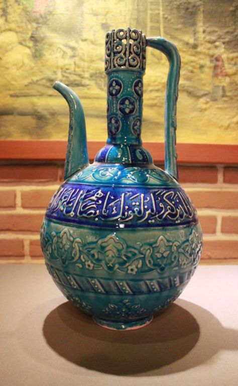 Islamic Art. https://www.facebook.com/islamicdebthelp https://twitter.com/islamicdebthelp Islamic Pottery Design, Islamic Civilization, Negative Space Art, Diy Ceramic, Space Images, Islamic World, Ancient Architecture, Pottery Designs, Islamic Calligraphy