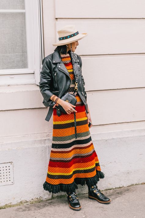 PARIS FALL 18/19 STREET STYLE II | Collage Vintage Gala Gonzalez, Street Style 2018, Maxi Skirt Style, Interesting Outfits, Street Style Blog, Moda Paris, Paris Fashion Week Street Style, Quirky Fashion, Looks Street Style