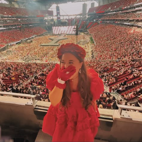 Ts Red Era, Era Tour Red Outfits, Eras Tour Outfit Ideas Red Era, Taylor Swift In Red Outfit, Red Taylor Swift I Bet You Think About Me, Ibytam Taylor Swift Outfit, Red Taylor Swift Eras Tour Outfit Ideas, I Bet U Think About Me Taylor Swift, Bet You Think About Me Taylor Swift