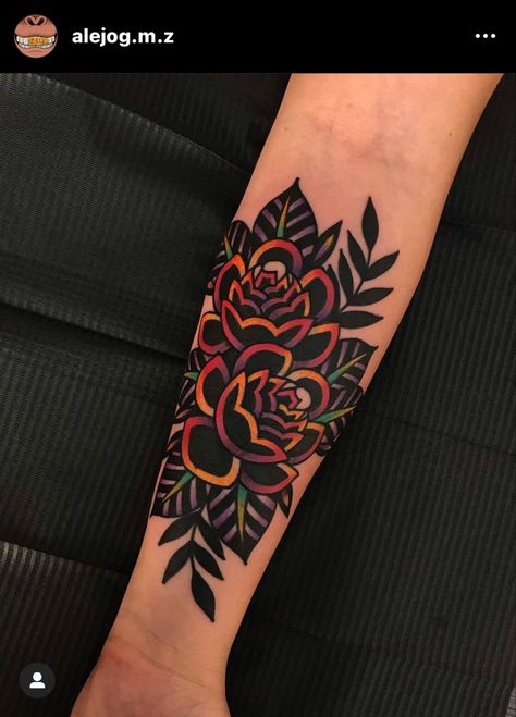 Tattoo Designs On Shoulder, Traditional Tattoo Cover Up, Tatuaje Cover Up, Traditional Tattoo Inspiration, Traditional Tattoo Sleeve, Spooky Tattoos, Inked Tattoo, Old Tattoos, Time Tattoos