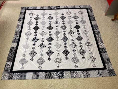 Grey Quilt Patterns, Gray And White Quilts Simple, Black And Grey Quilt Patterns, Chandelier Quilts, Black White Gray Quilts Patterns, Black And White Patchwork Quilt, Chandelier Quilt, Black And White Scrappy Quilt, Quirky Quilts