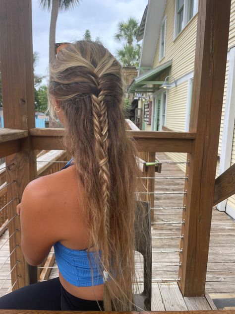 Fishtail Hair, Beachy Half Up Half Down Hair, Fishing Hairstyles, Messy Braid Hairstyles, Fish Tale Hairstyles, Hair Styles For Long Hair Updo, Fish Tail Hairstyles, Beach Hair Color, Fishtail Braids