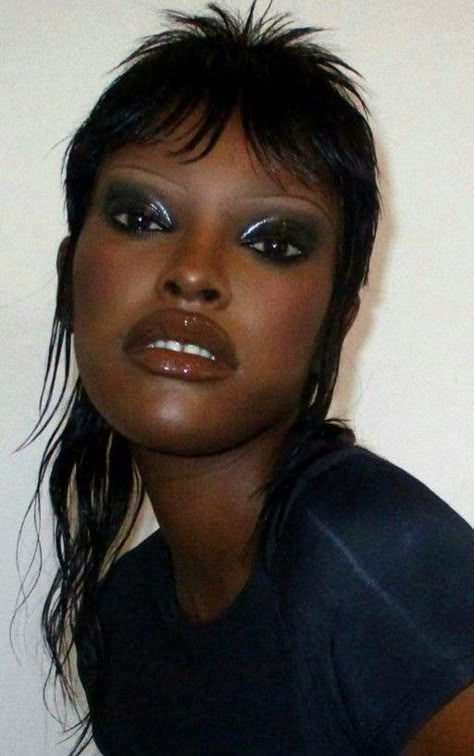 Early 80s Makeup, Smokey Waterline, 80s Eyeliner, Glossy Smokey Eye, 2004 Makeup, 90s Glam Makeup, Grungy Makeup Look, 2006 Makeup, 2000’s Makeup