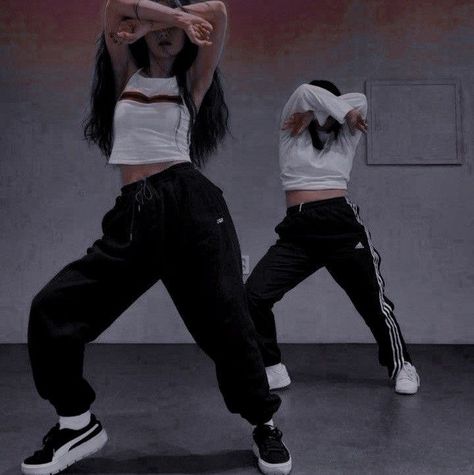 Hiphop Dance Outfit, Dance Aesthetic Hip Hop, Hip Hop Dance Poses, Hiphop Dancer, Hiphop Girl, Aesthetic Hip Hop, Hip Hop Aesthetic, 1million Dance Studio, Dance Motivation