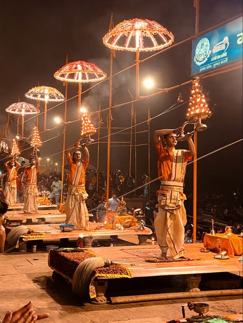 Benaras Ghat Photography, Vanarasi Ghat Sketch, Kashi Ganga Arti, Ganga Arti Night, Ghats Of Varanasi, Banaras Asthetic Picture, Varanasi Ganga Arti, Banaras Aesthetic Outfits, Banaras Ganga Arti