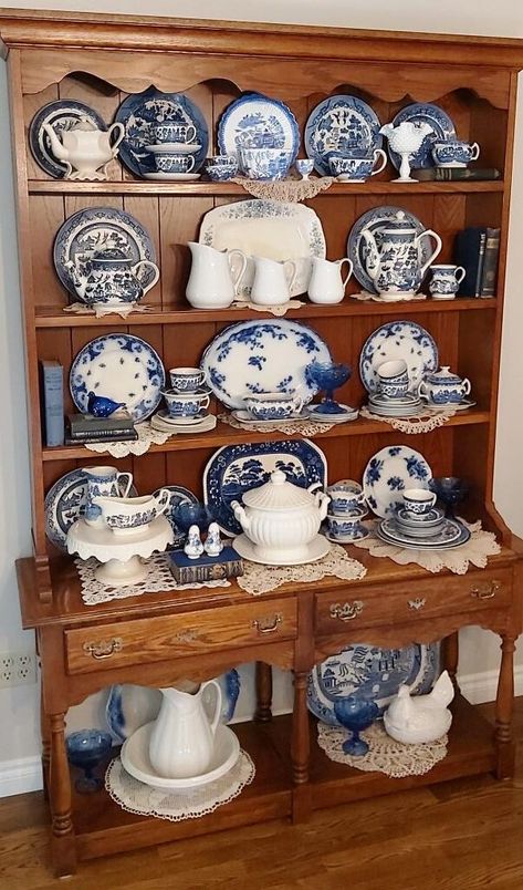 Blue Willow China Display, Ironstone Display, Blue Willow Decor, China Cabinet Decor, Decorating With Blue And White Porcelain, Vintage Tablescape, Display Collections, Rack Decor, Blue Willow Dishes