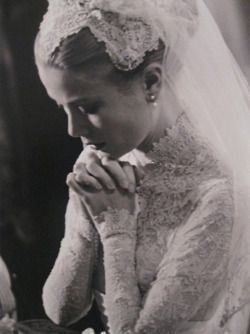 Grace Kelly Grace Kelly Wedding Dress, Kate Middleton Wedding Dress, Grace Kelly Wedding, Middleton Wedding, Kate Middleton Wedding, Princess Grace Kelly, Vogue Wedding, Princess Grace, A Wedding Dress