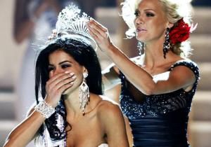 Miss Michigan Rima Fakih was crowned Miss USA on Sunday night, becoming the first Arab-American to ever win the pageant wearing Renee Pawele Bride bracelet. Miss Michigan, Pageant Life, Pageant Wear, Bride Bracelet, Kleinfeld Bridal, Miss Usa, Bridal Salon, Sunday Night, Beauty Pageant