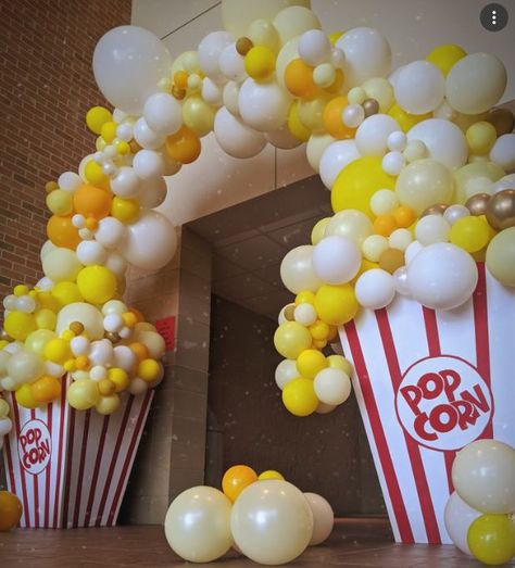 Entrance Balloon Decoration, Popcorn Balloon Arch, Carnival Entrance, Cinema Decoration, Popcorn Balloon, Hoco Decor, Circus Book, Prom Balloons, Carnival Birthday Theme