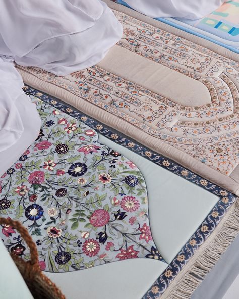 Urban Rugs Premium Prayer Rugs are designed for tranquility and crafted to add comfort to your prayers! ✨ Urban Rugs, Prayer Routine, Dome Of The Rock, Vision Board Pictures, Prayers For Children, Prayer Mat, Prayer Rug, Old Antiques, Pink Diamond